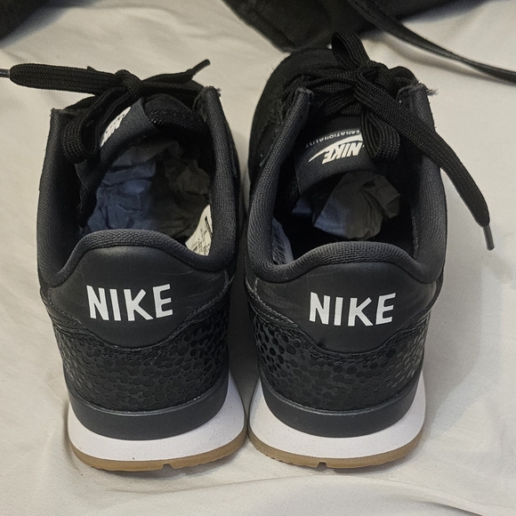 Nike Internationalist Black/Anthracite – Women's Size 6 (828404-003) - Picture 7 of 7